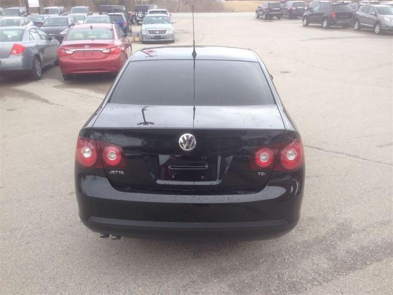 631733