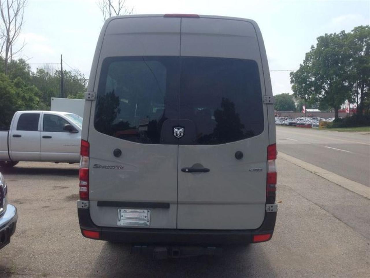 631792