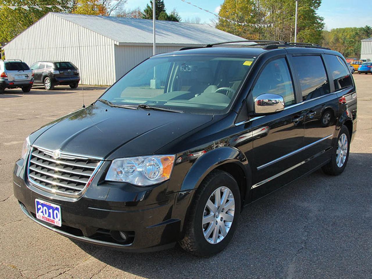 Used 2010 Chrysler Town & Country TOURING for sale in Petawawa, ON