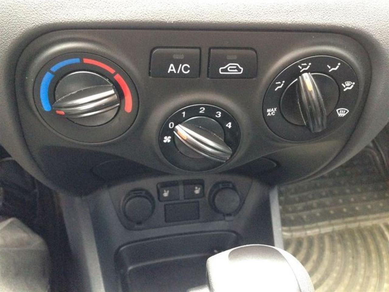 632886