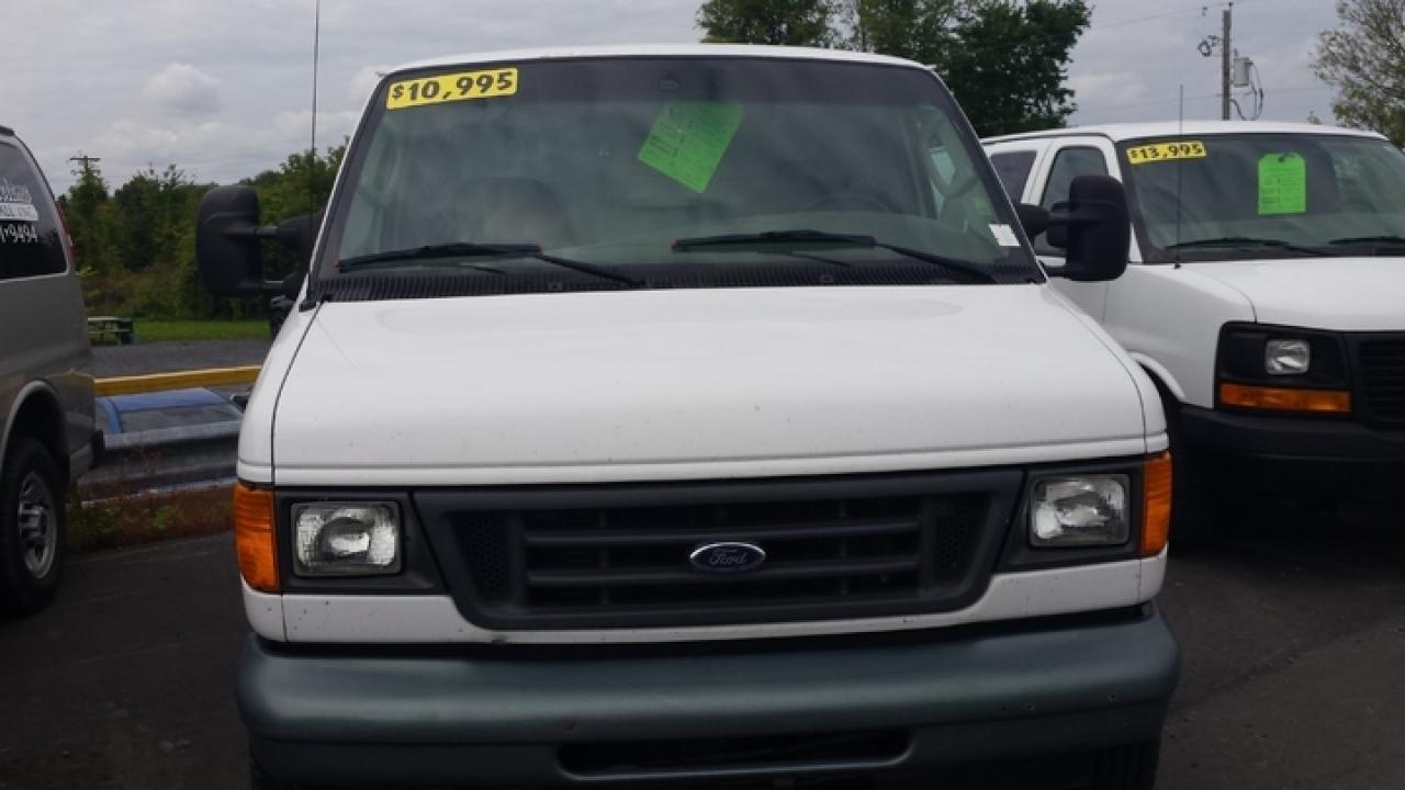 Used 2006 Ford E350  for sale in Cornwall, ON