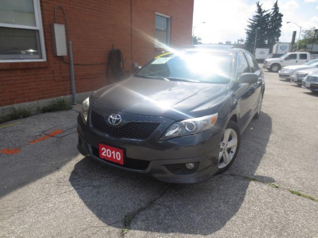 Used 2010 Toyota Camry SE- LEATHER SUNROOF for sale in Burlington, ON
