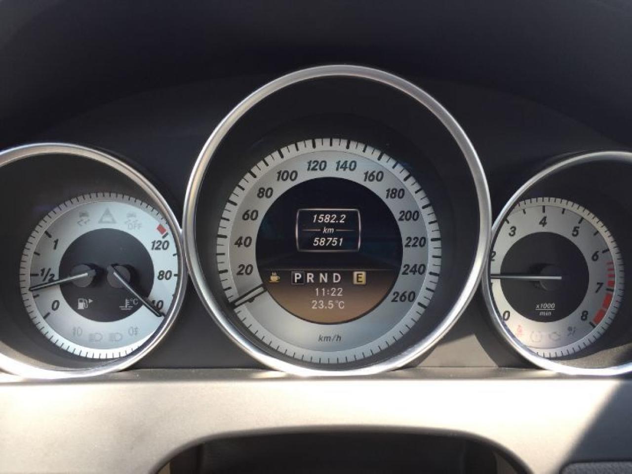 633527
