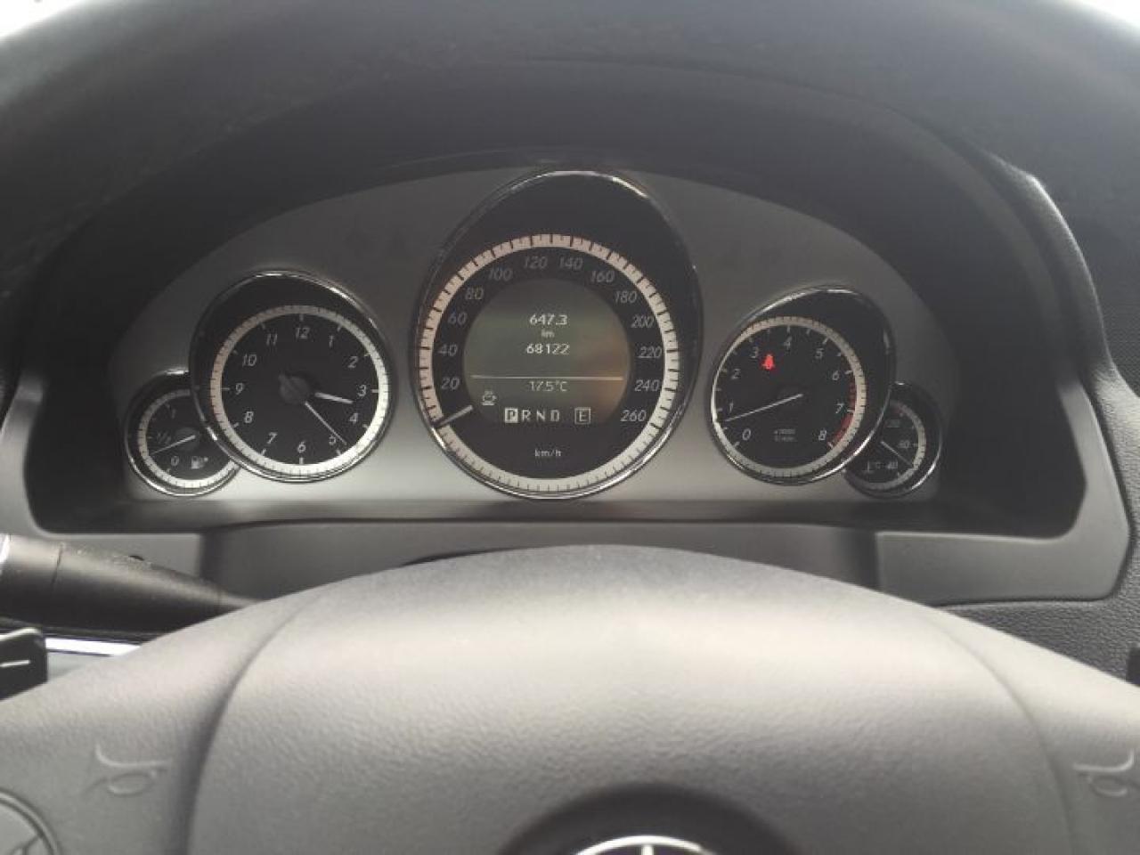 633528