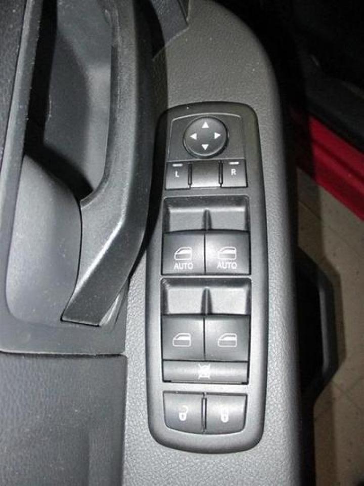 633701