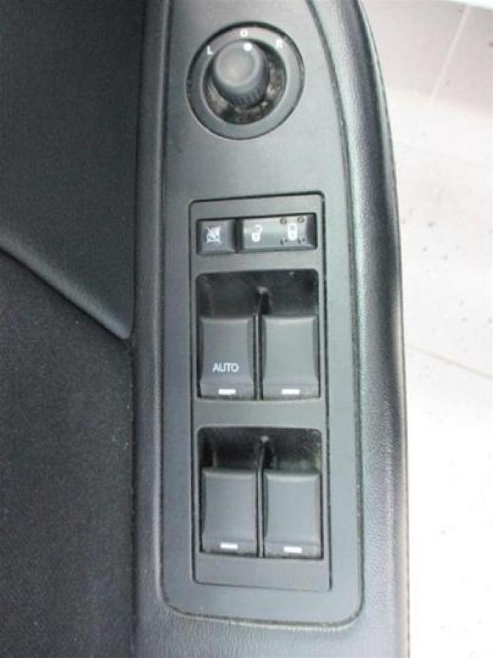 633738
