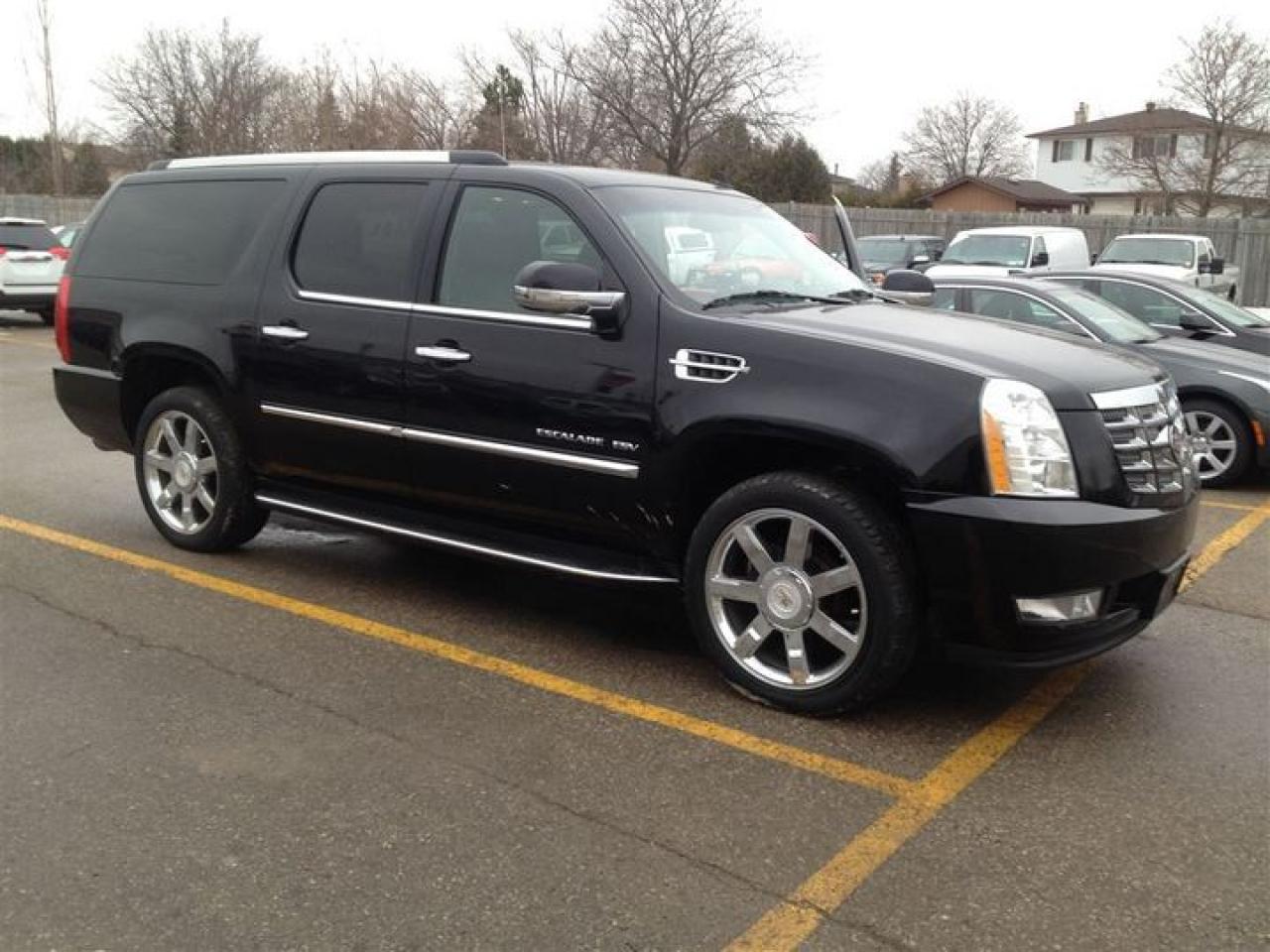 Used 2011 Cadillac Escalade ESV Base for sale in Kemptville, ON