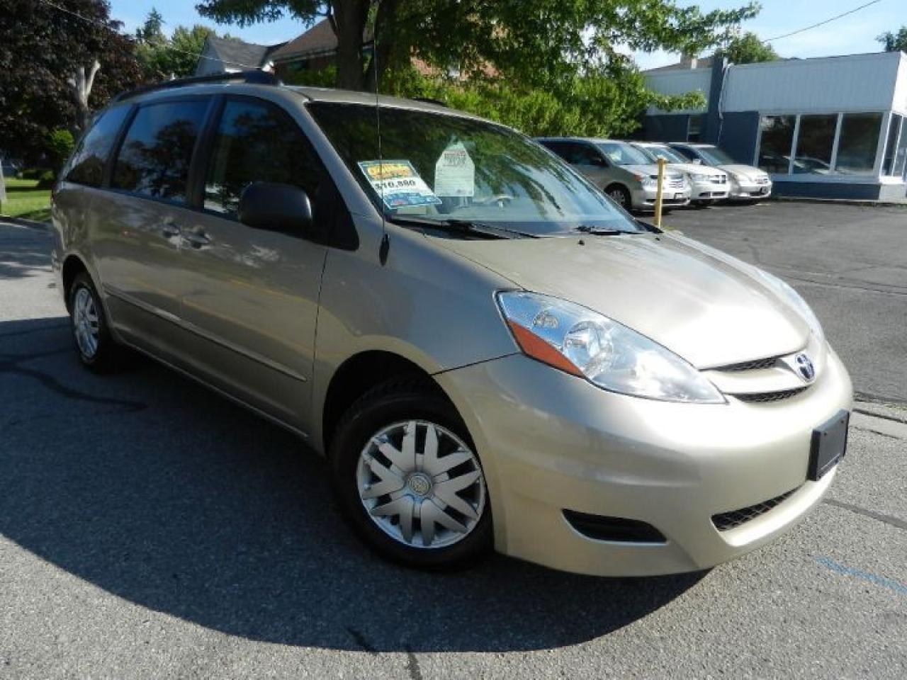 Used 2008 Toyota Sienna LE LOADED 7-PASS PRICED TO SELL for sale in Sarnia, ON