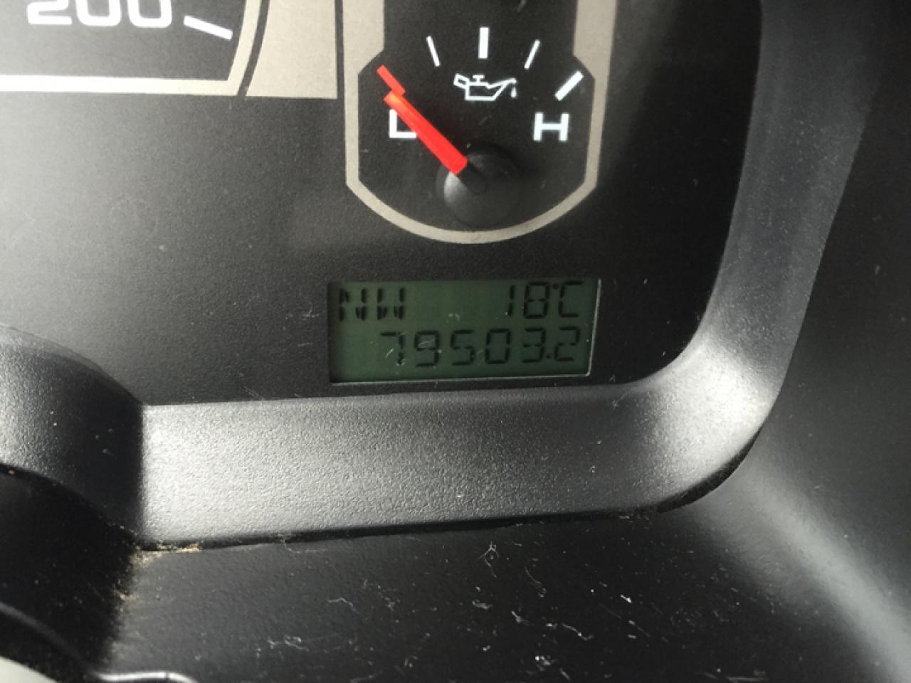 634757