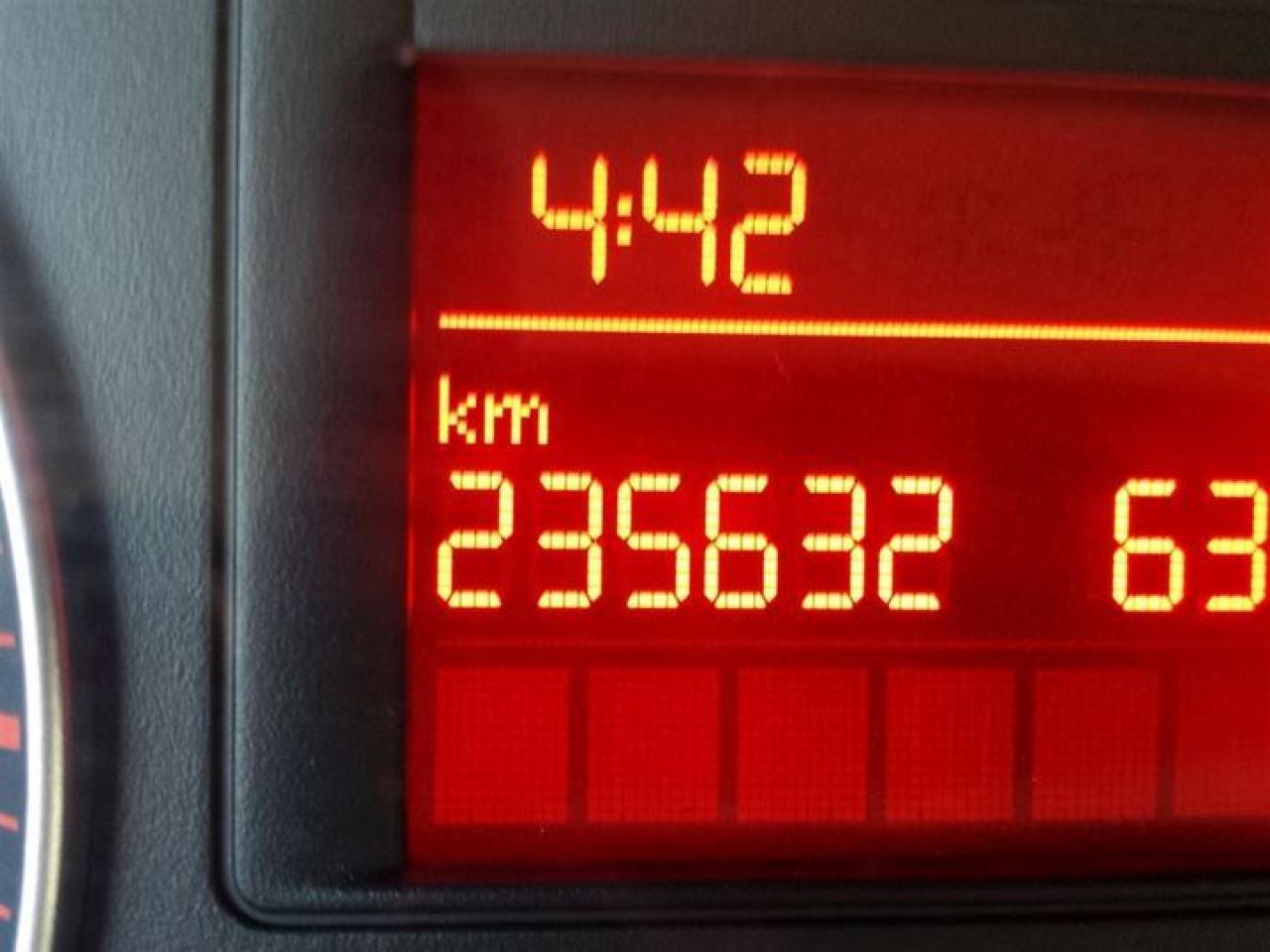 634761