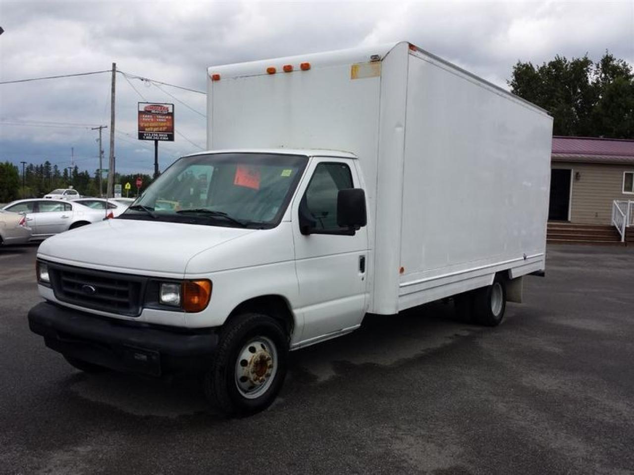 Used 2003 Ford E350 16 FOOT CUBE Diesel for sale in Kenora, ON