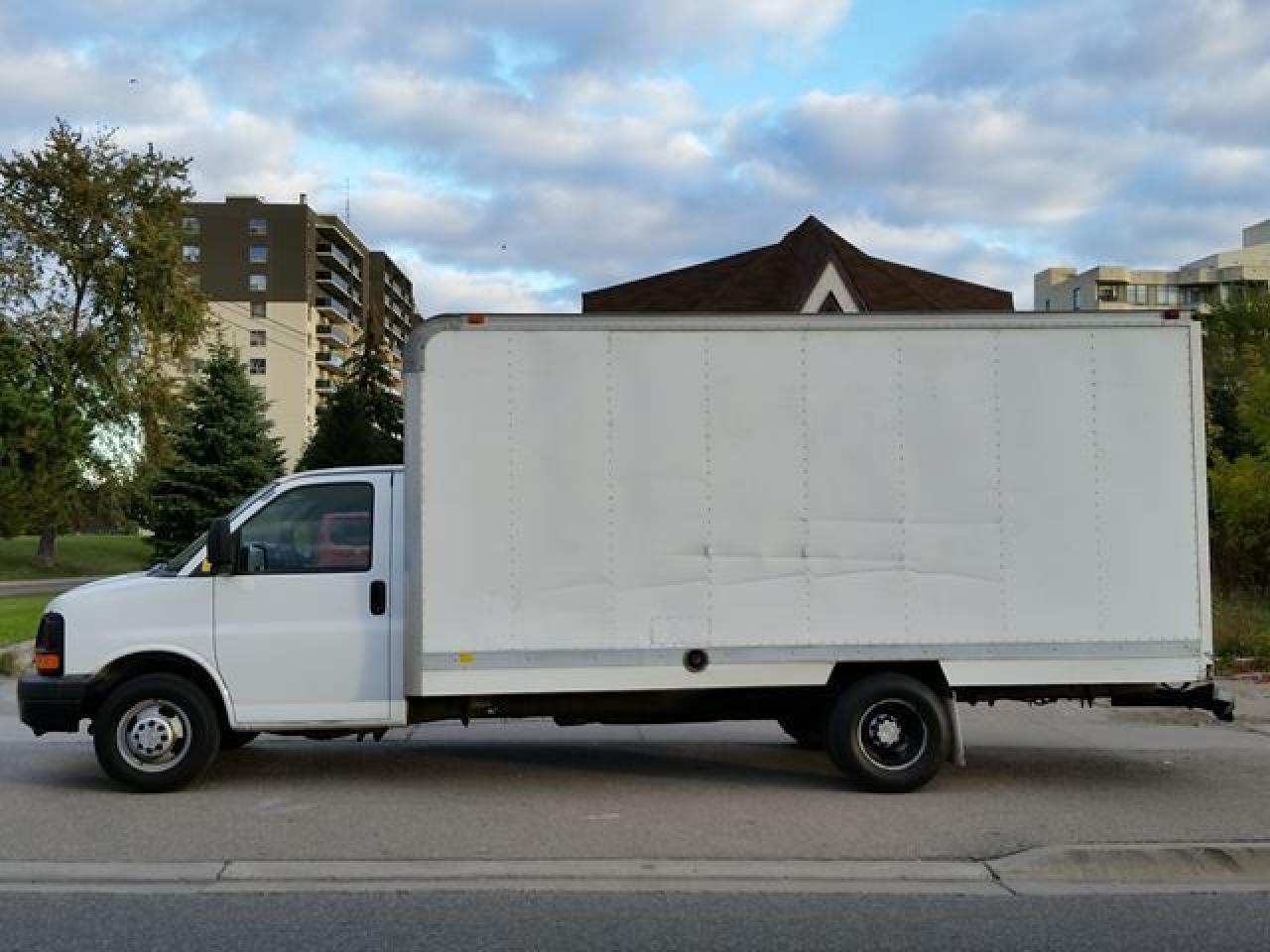 634884