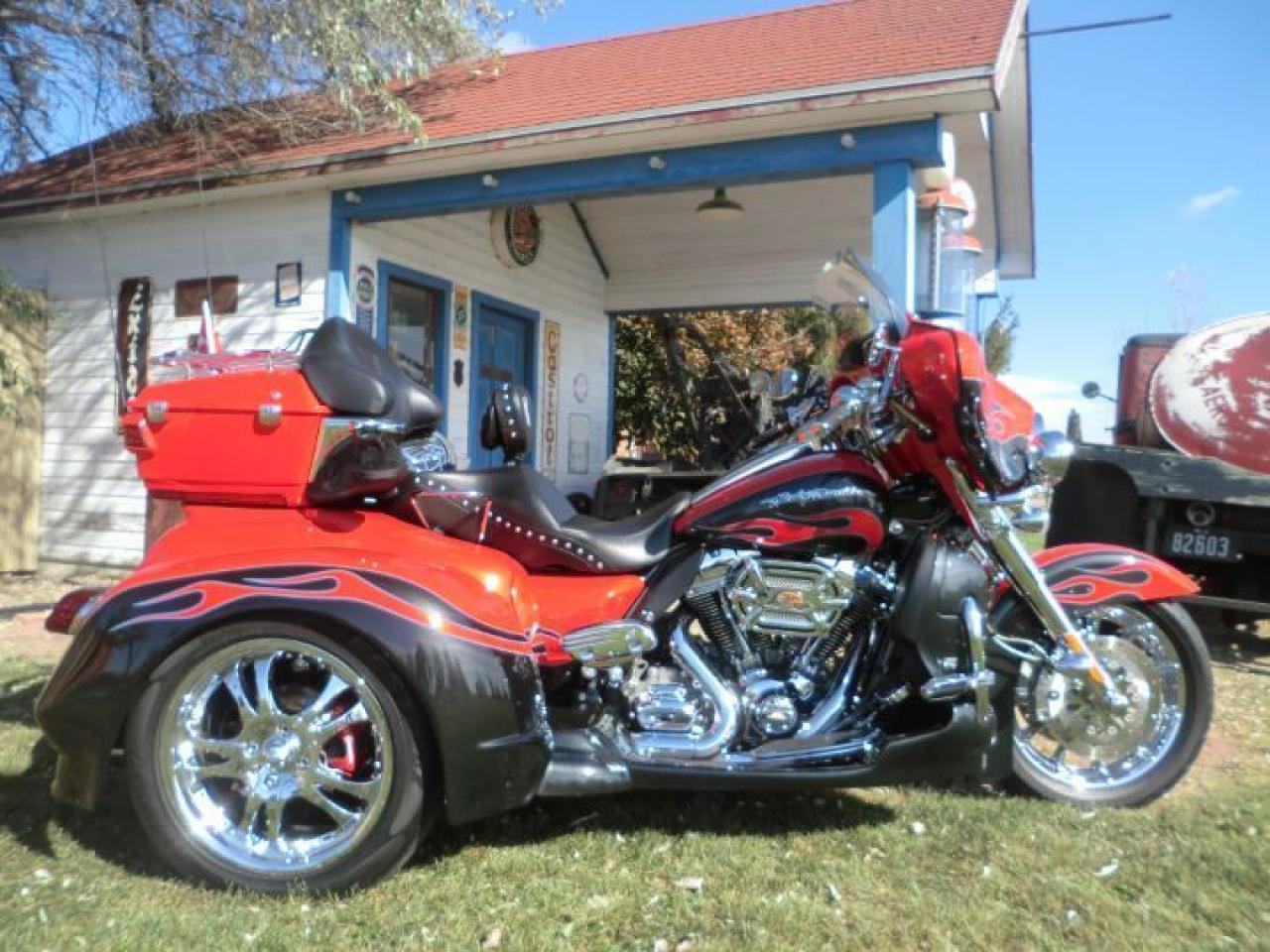 Used 2010 Harley-Davidson Touring FLHTCUSE CVO TRIKE for sale in Blenheim, ON