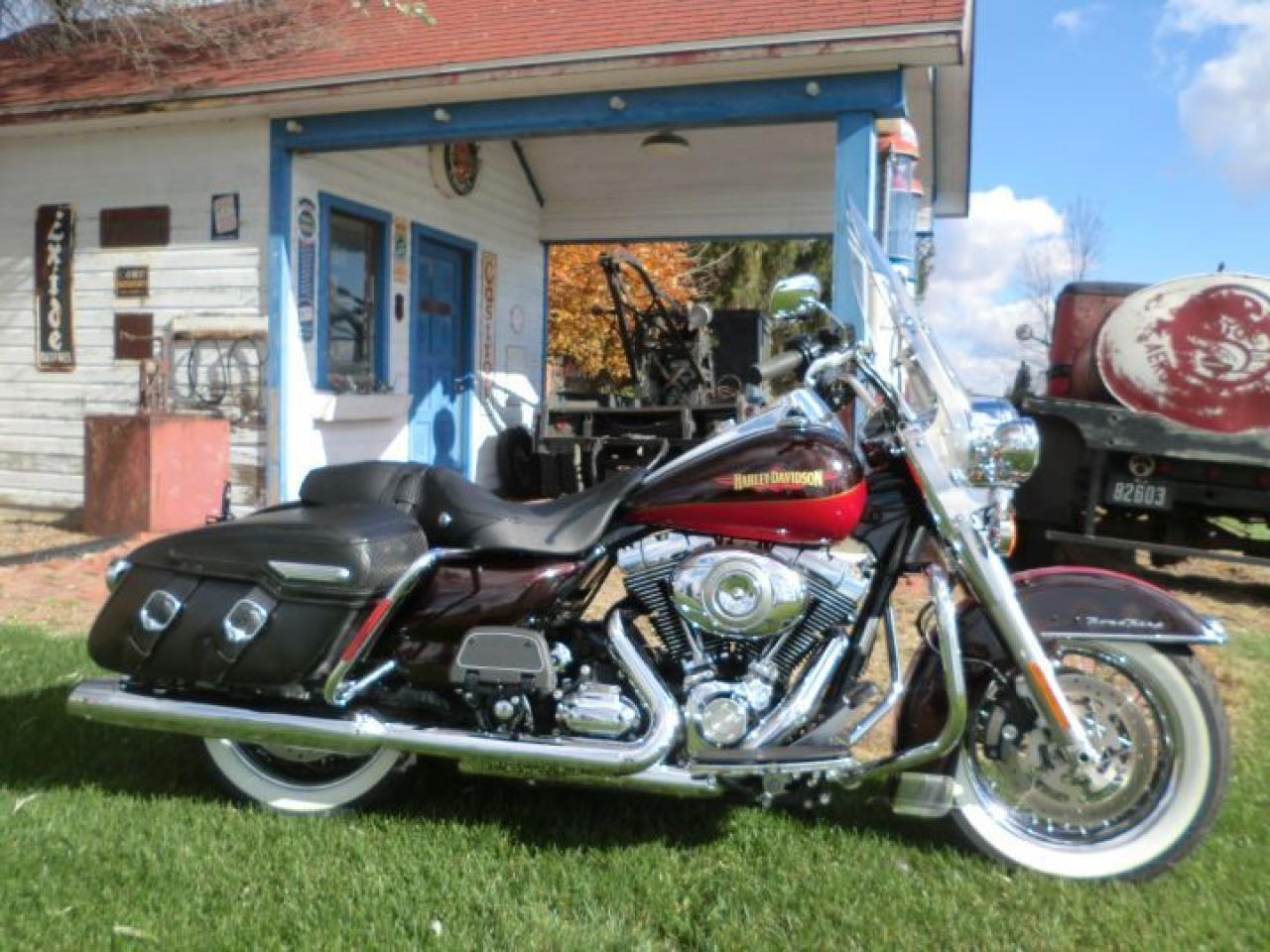 Used 2010 Harley-Davidson ROAD KING FLHRC Road King Classic for sale in Blenheim, ON