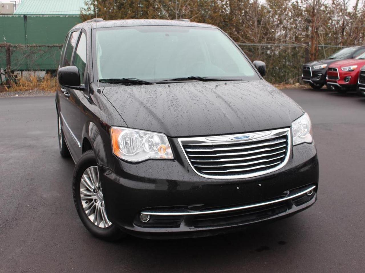Used 2015 Chrysler Town & Country  for sale in Carleton Place, ON
