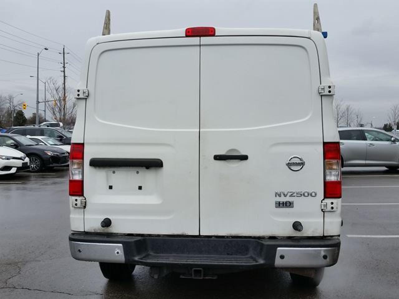 635731