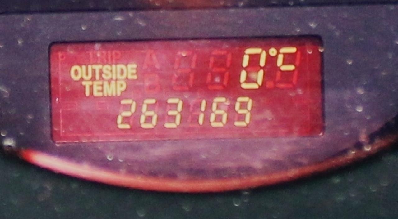 635906
