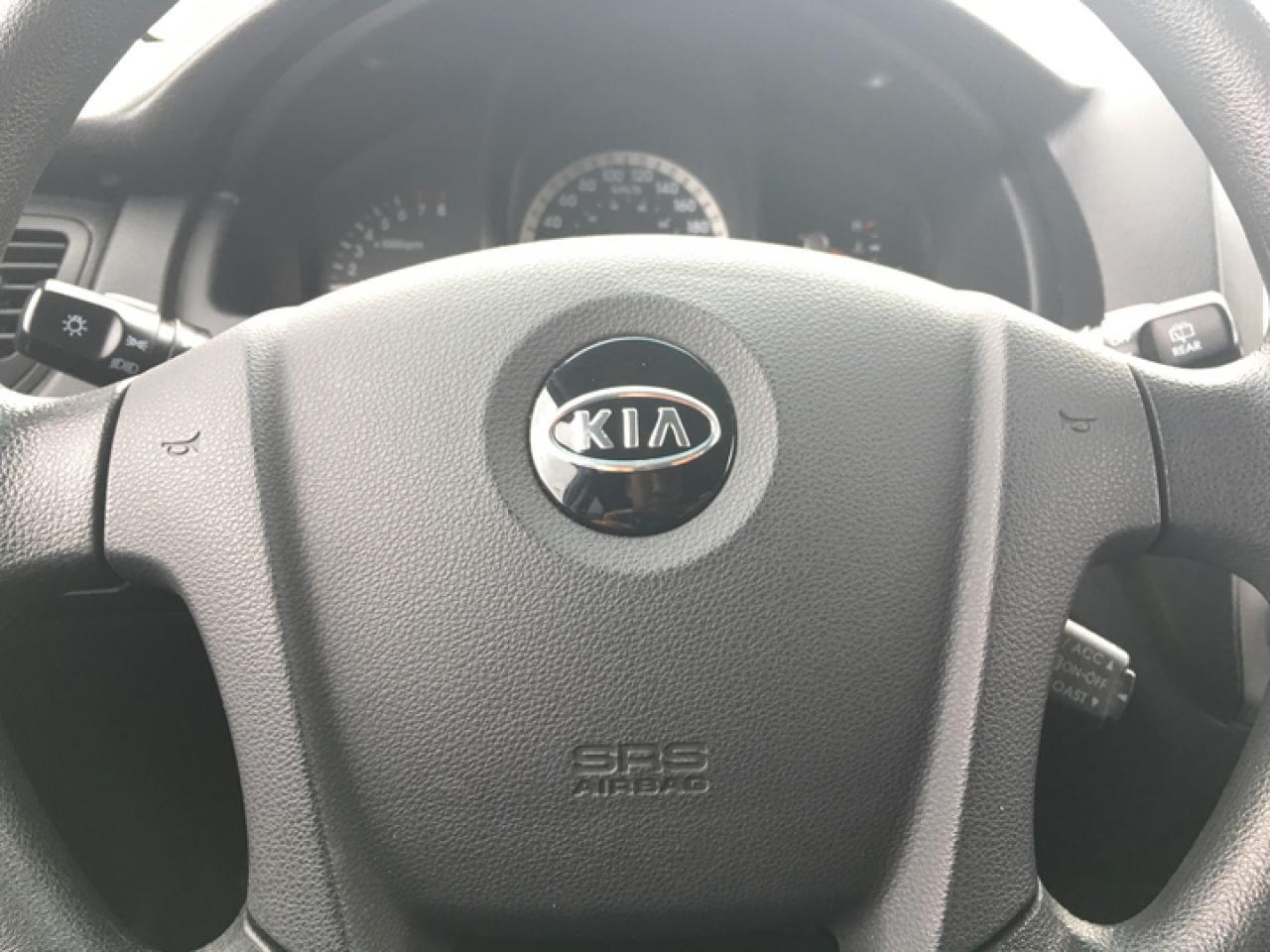 635929
