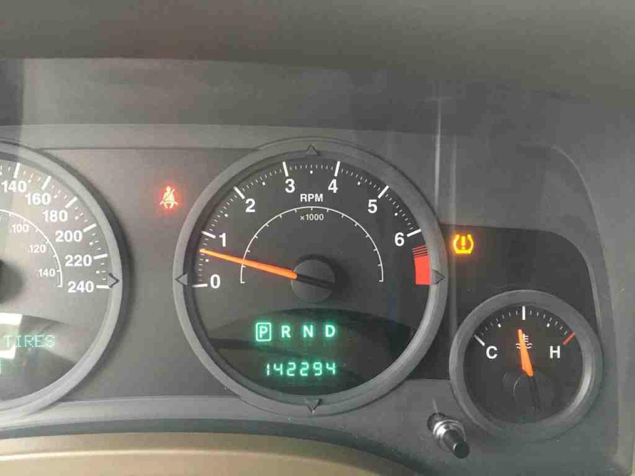 636323