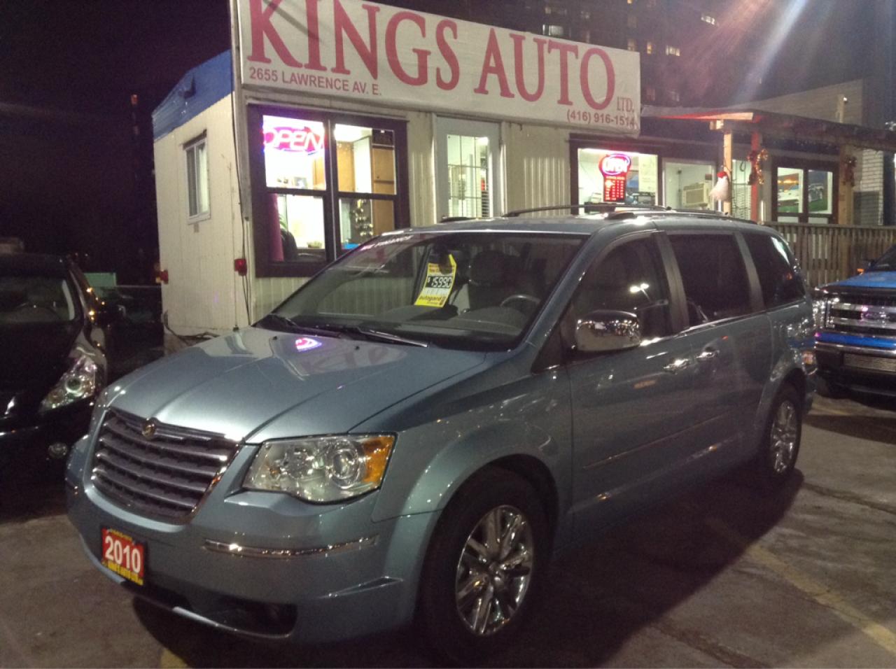 Used 2010 Chrysler Town & Country Touring, Navi, swivel&Go, table, back-up cam for sale in Toronto, ON