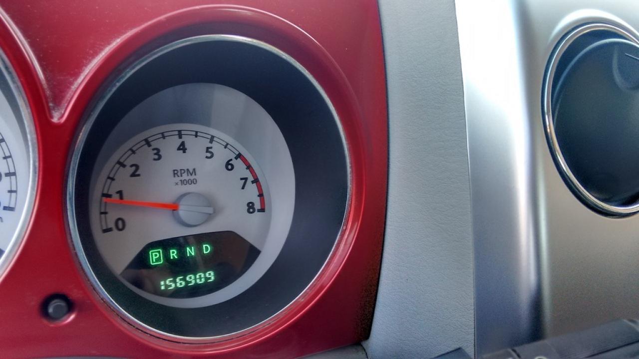 636517