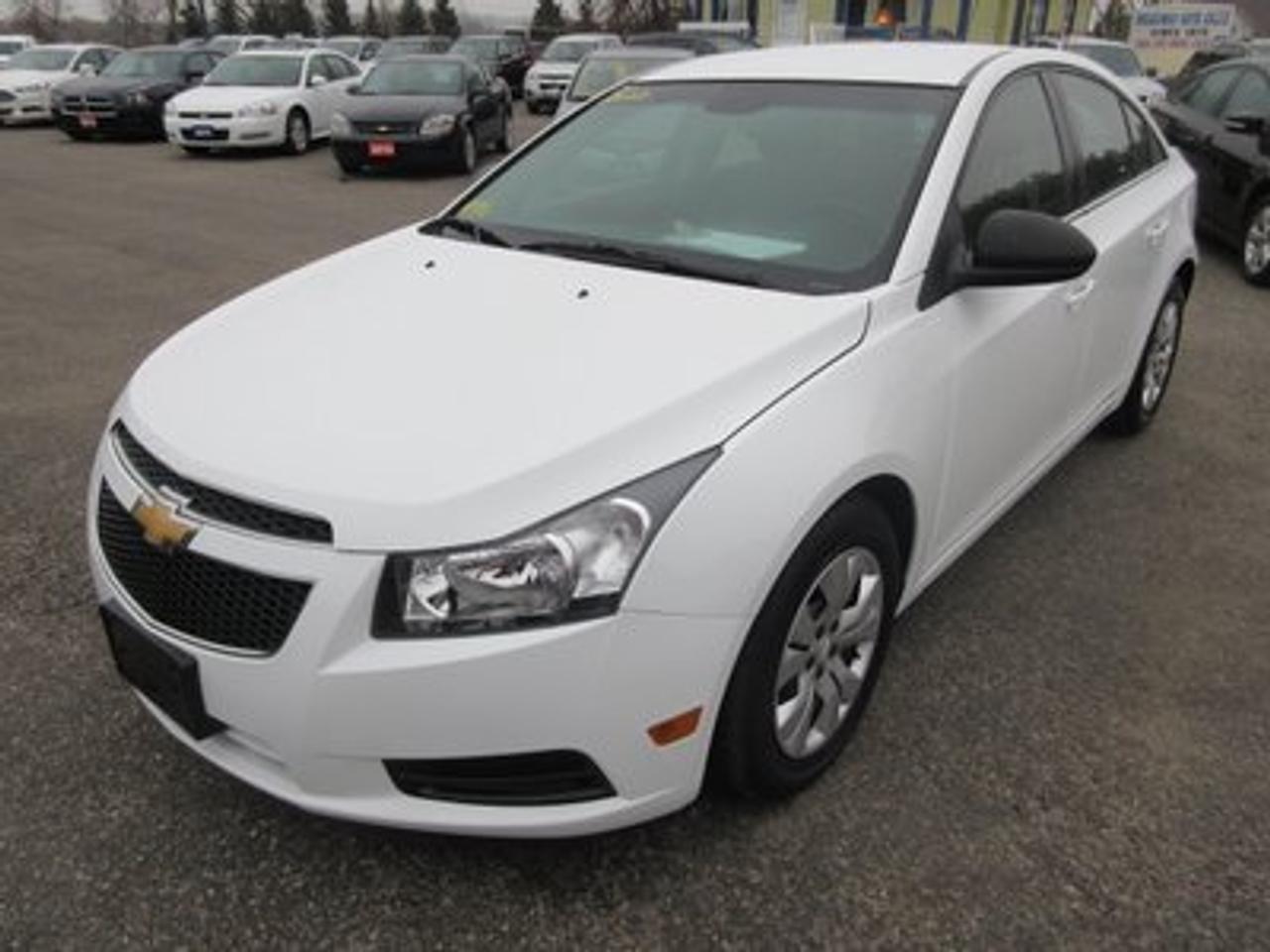 2012 Chevrolet Cruze FUEL EFFICIENT LS MODEL 5 PASSENGER 1.8L - ECOTEC ENGINE.. CD/AUX INPUT..