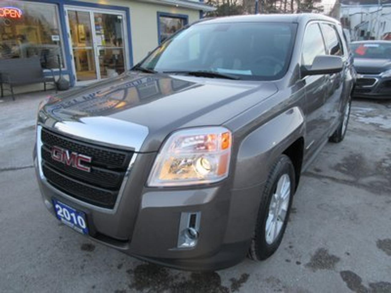 2010 GMC TERRAIN 'LOW KM'S' FUEL EFFICIENT SLE MODEL 5 PASSENGER BACK-UP CAMERA.. CD/AUX/USB INPUT..
