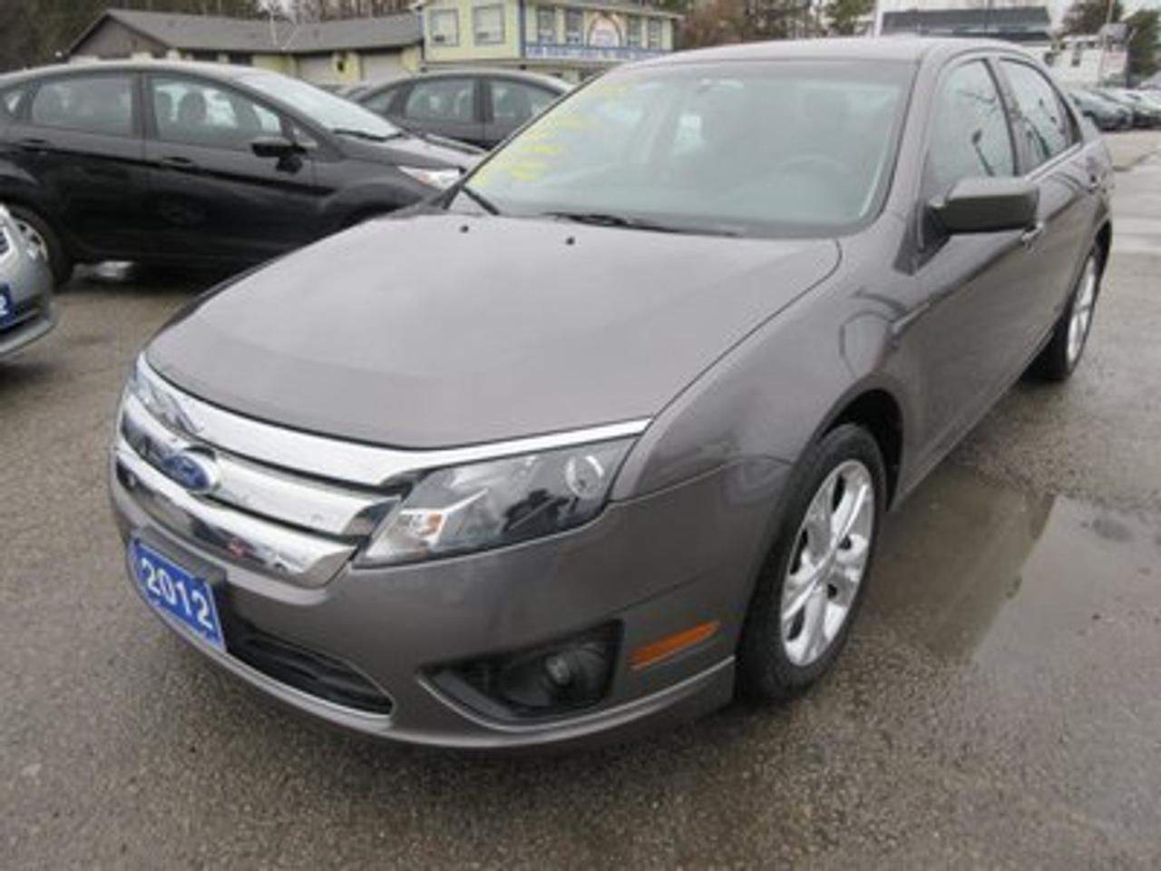 2012 Ford Fusion LOADED SE MODEL 5 PASSENGER 6-SPEED MANUAL.. POWER SUNROOF.. SYNC TECHNOLOGY..