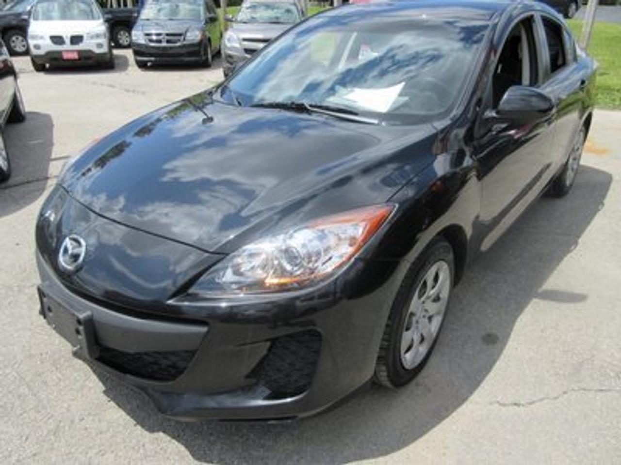 2012 Mazda Mazda3 FUEL EFFICIENT 'SPORTY' 5 PASSENGER 2.0L - 4 CYL ENGINE.. KEYLESS.. CD/AUX INPUT..