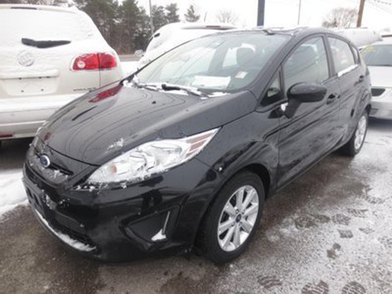 2011 Ford Fiesta FUEL EFFICIENT SE EDITION 5 PASSENGER 1.6L - 4 CYL.. SYNC TECHNOLOGY.. KEYLESS..