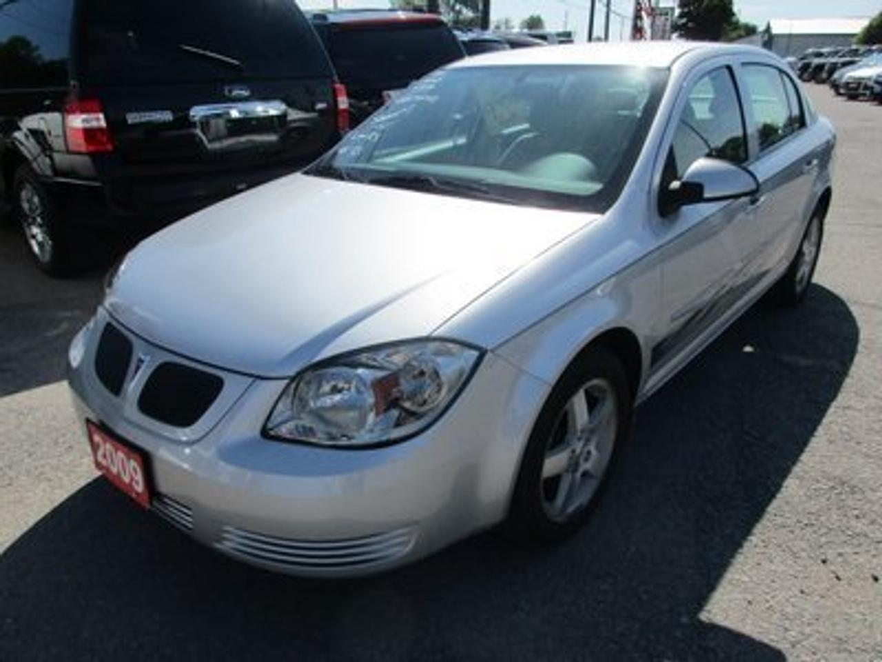 2010 Pontiac G5 'SPORTY' WELL EQUIPPED 5-SPEED MANUAL 5 PASSENGER KEYLESS.. CD/AUX INPUT..