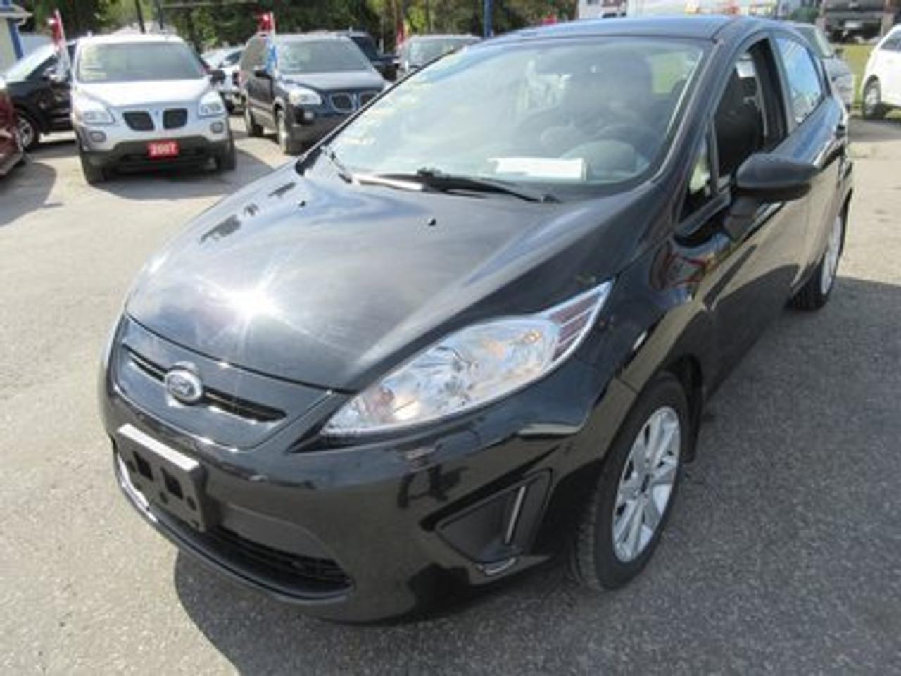 2013 Ford Fiesta GAS MISER SE MODEL 5 PASSENGER SYNC TECHNOLOGY.. KEYLESS.. HEATED SEATS..