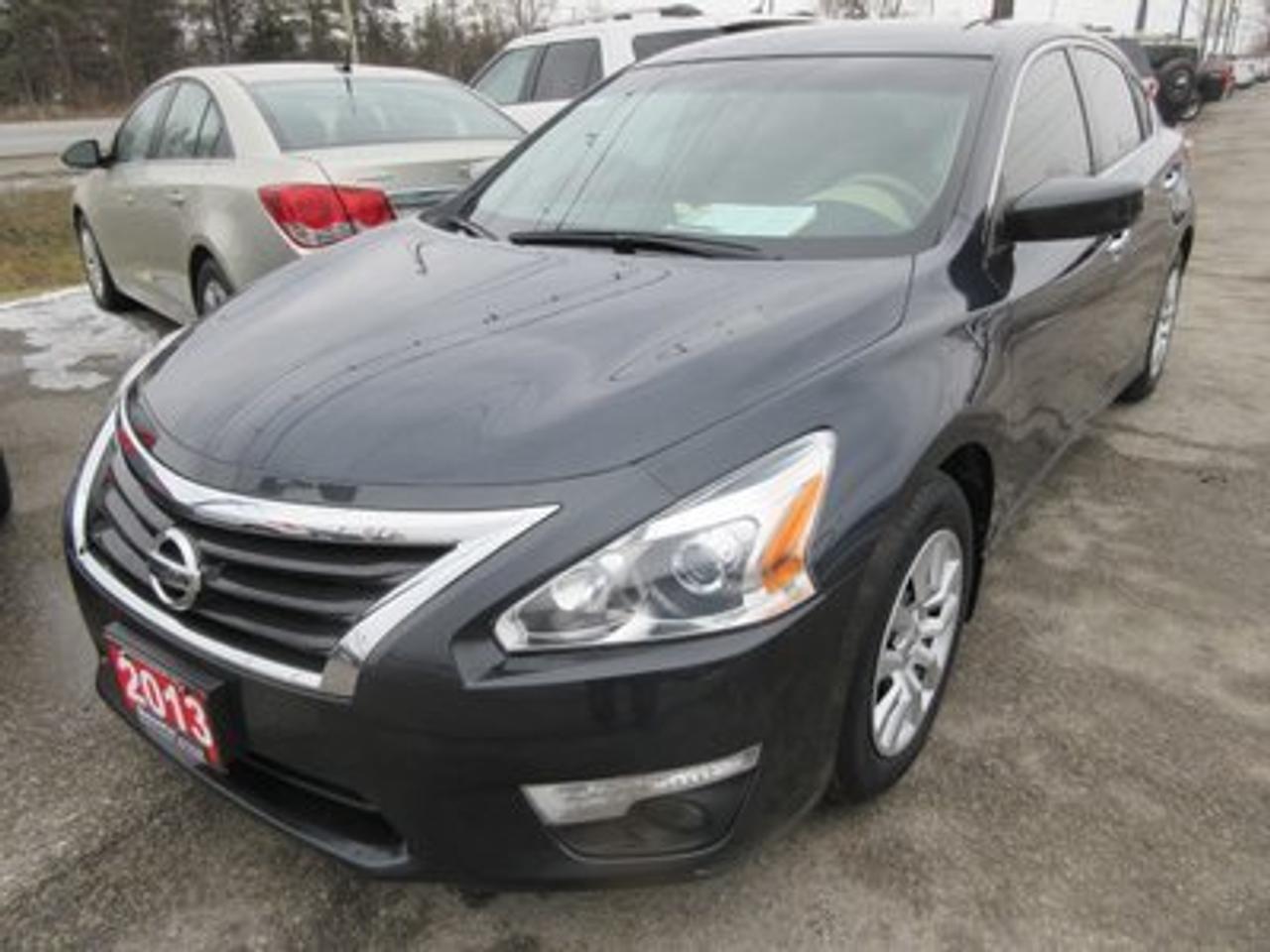 2013 Nissan Altima FUEL EFFICIENT S MODEL 5 PASSENGER HEATED FRONT SEATS.. KEYLESS START..