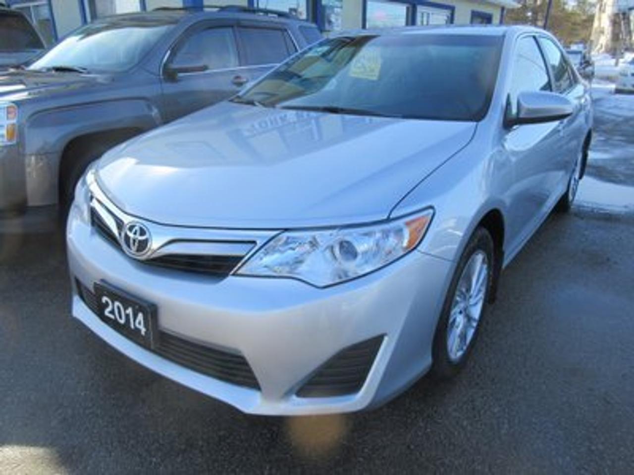 2014 Toyota Camry FUEL EFFICIENT LE MODEL 5 PASSENGER POWER ROOF.. CD/AUX/USB.. BACK-UP CAMERA..