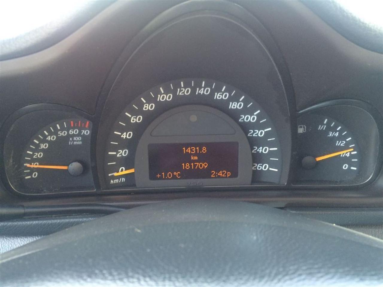 636911