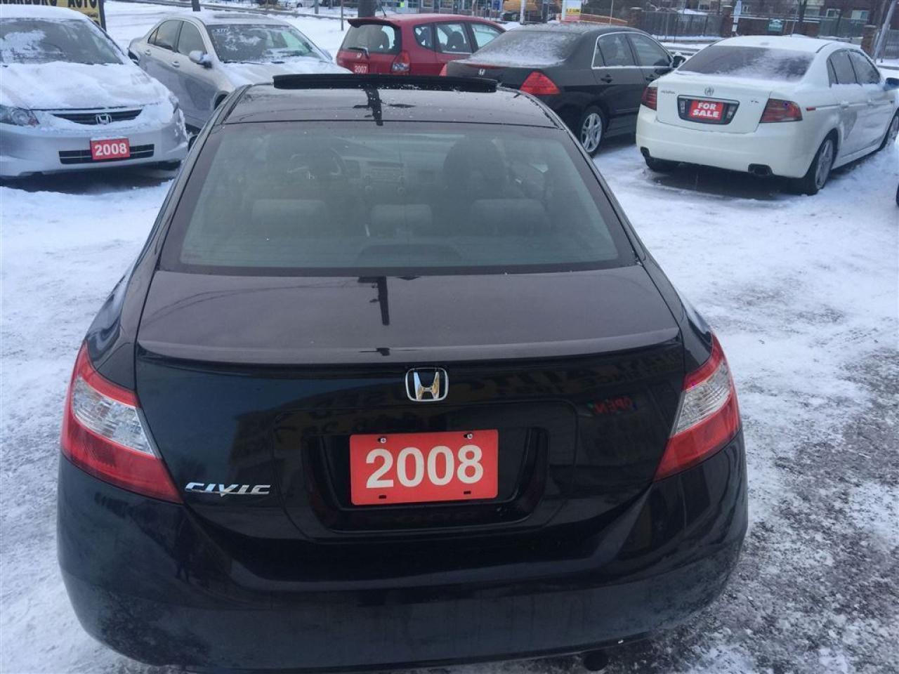 636986