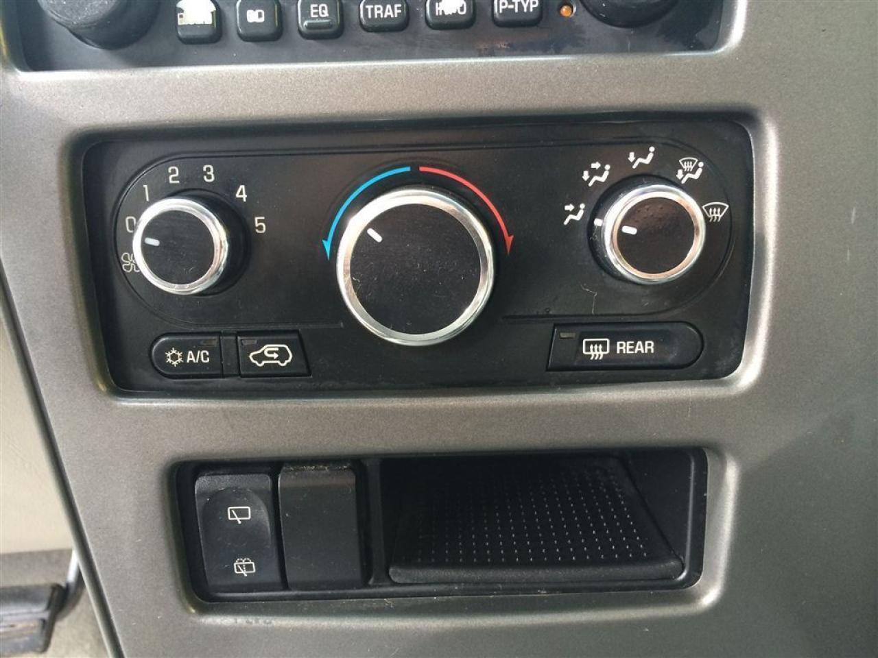 636987