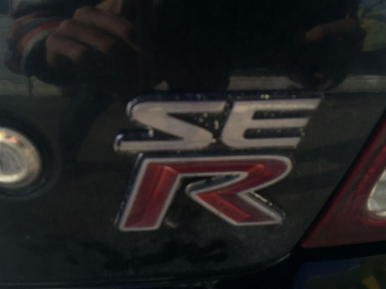 636996