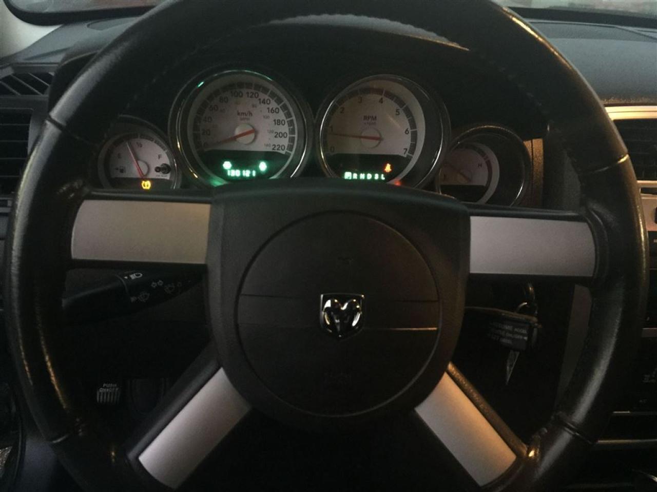 637036