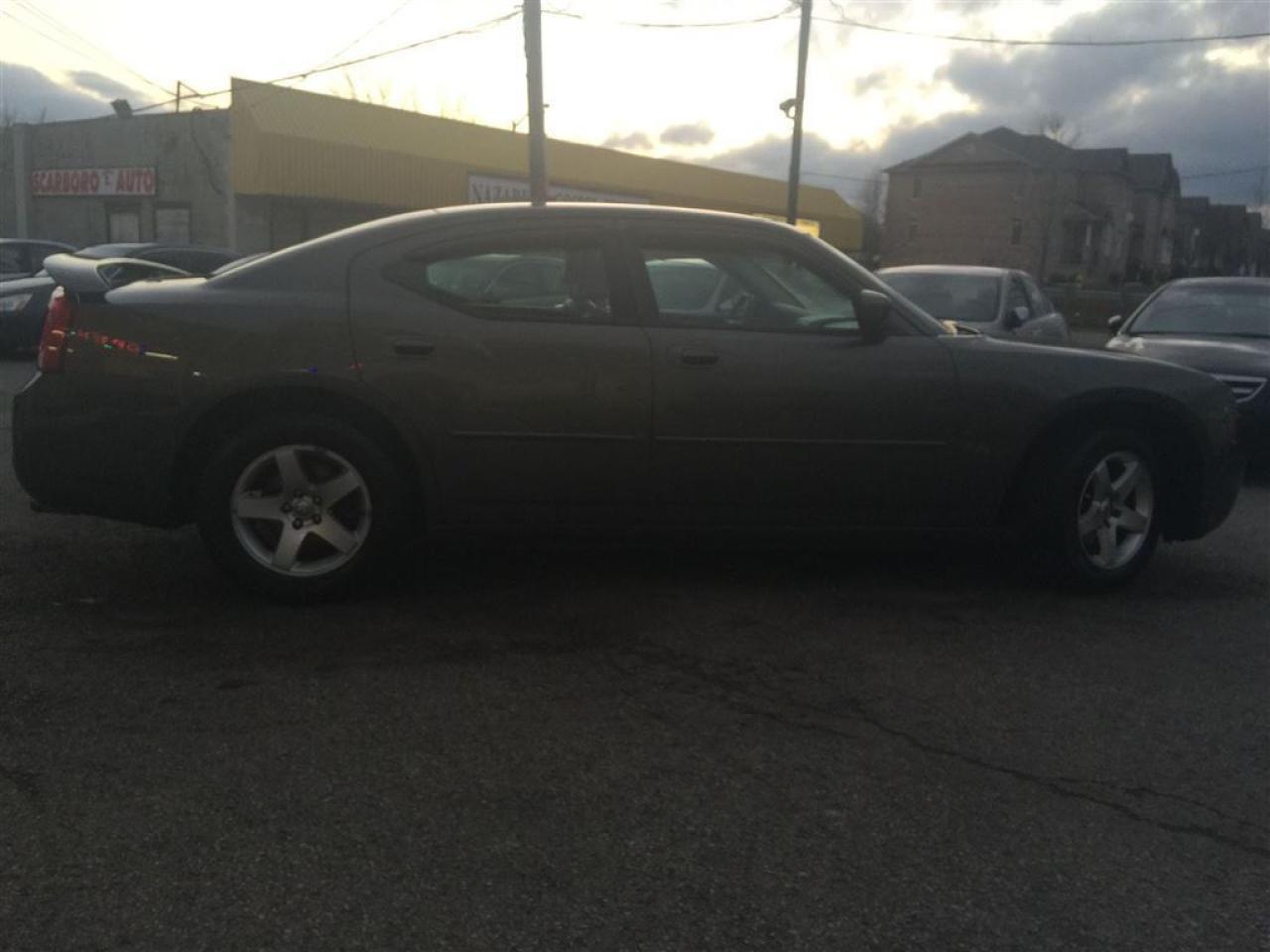637036