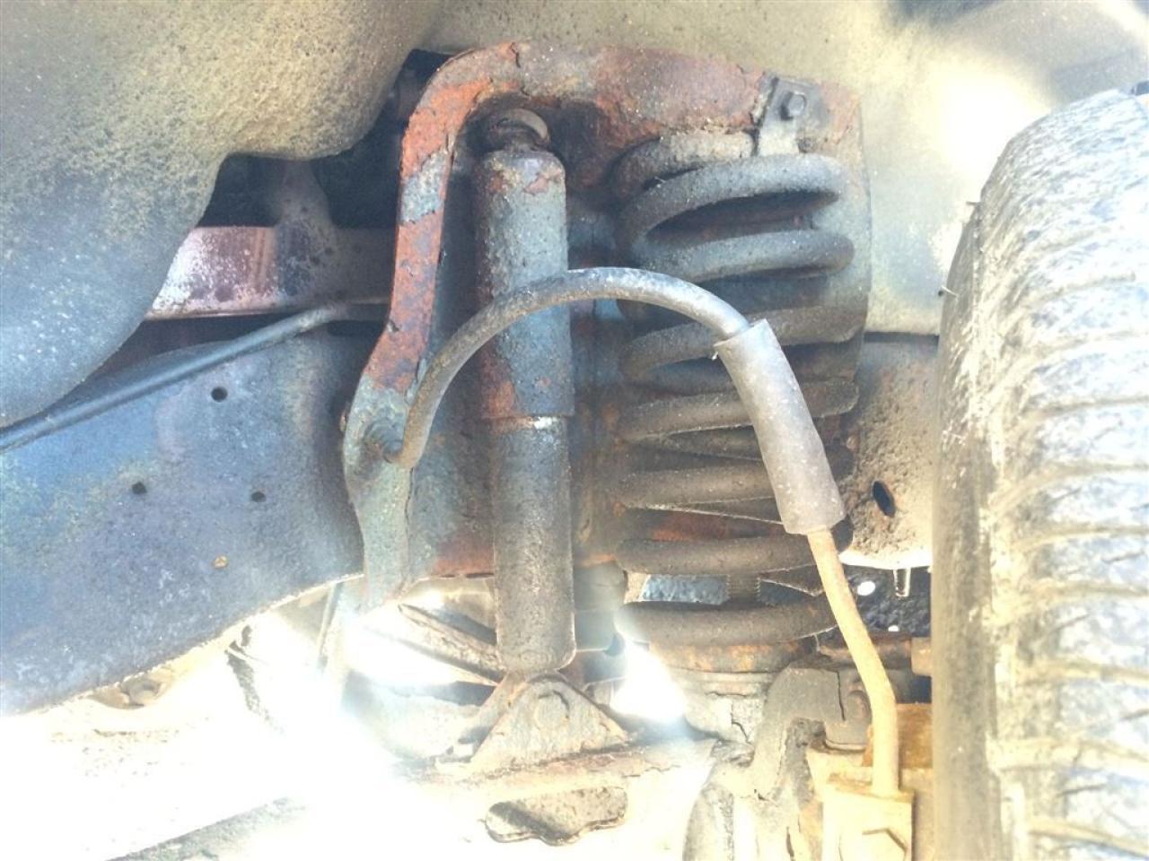 637102