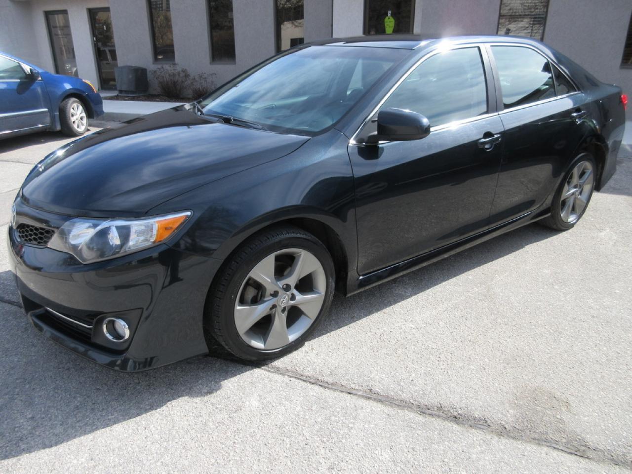 Used 2012 Toyota Camry SE/LEATHER/NAV/NO ACCIDENTS for sale in Burlington, ON