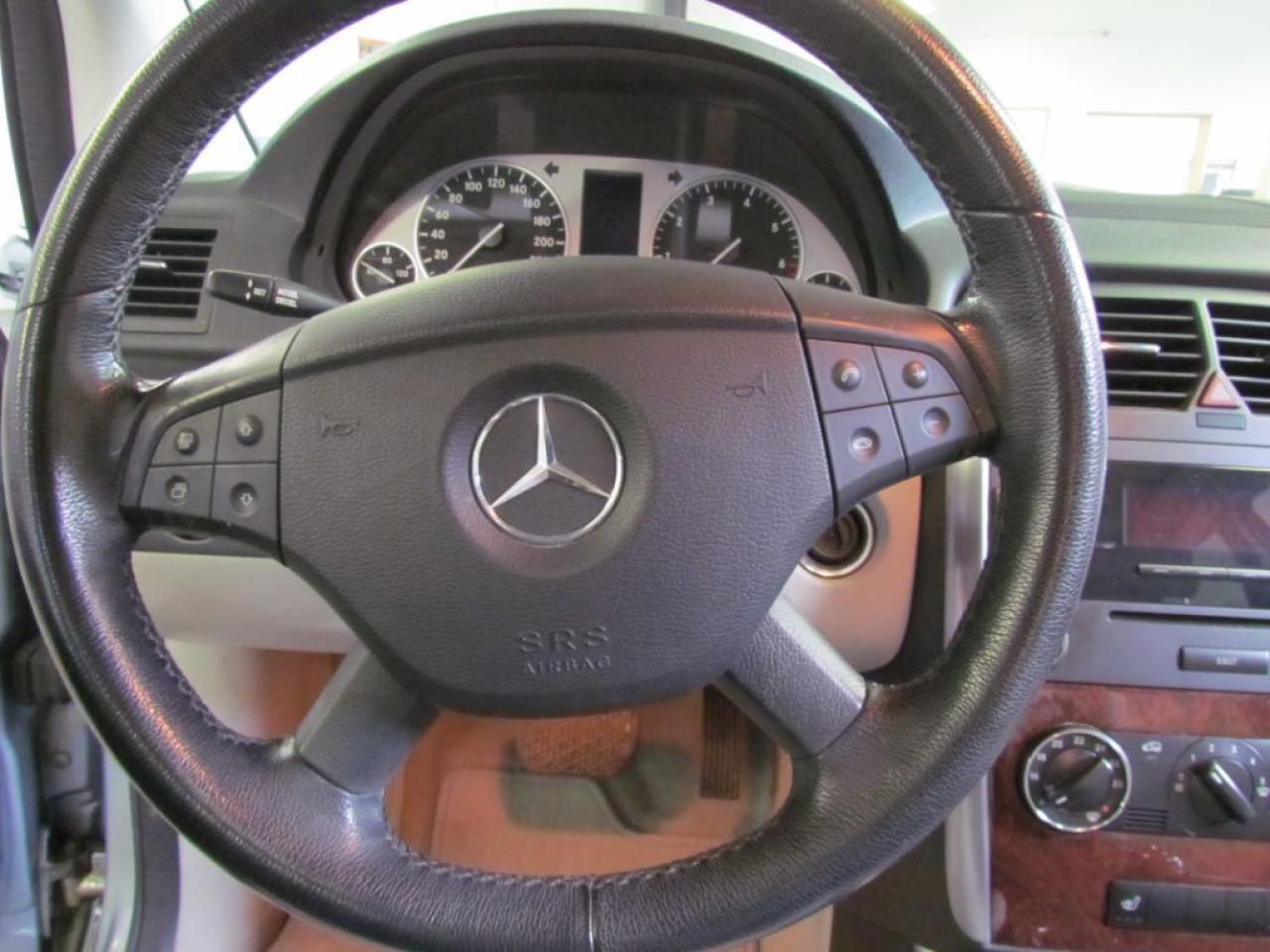 637743