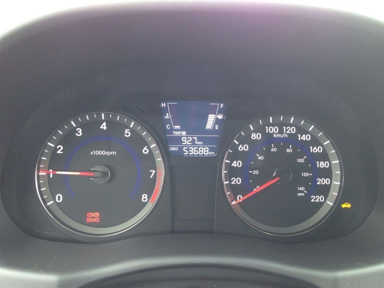637858