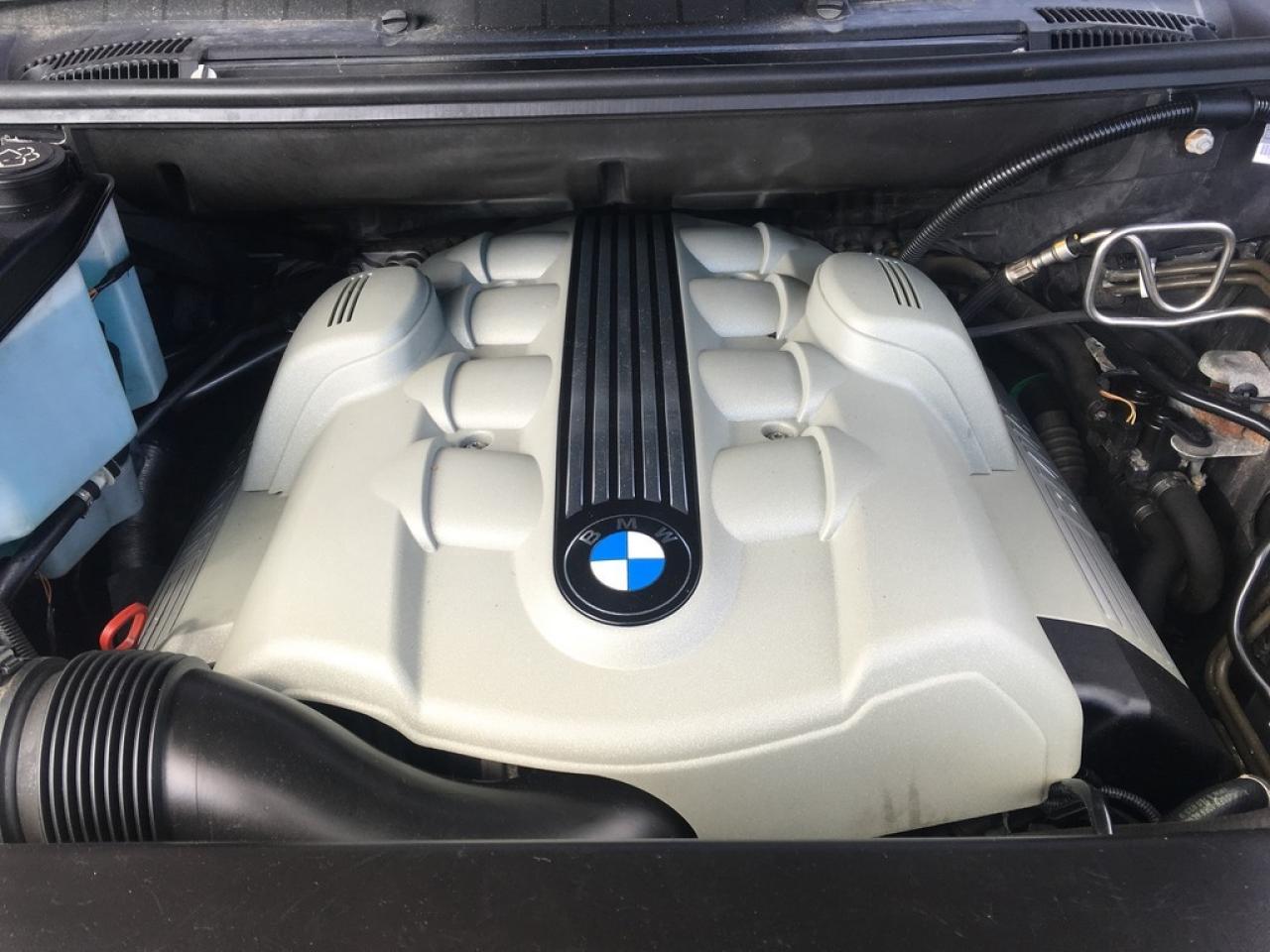 637892