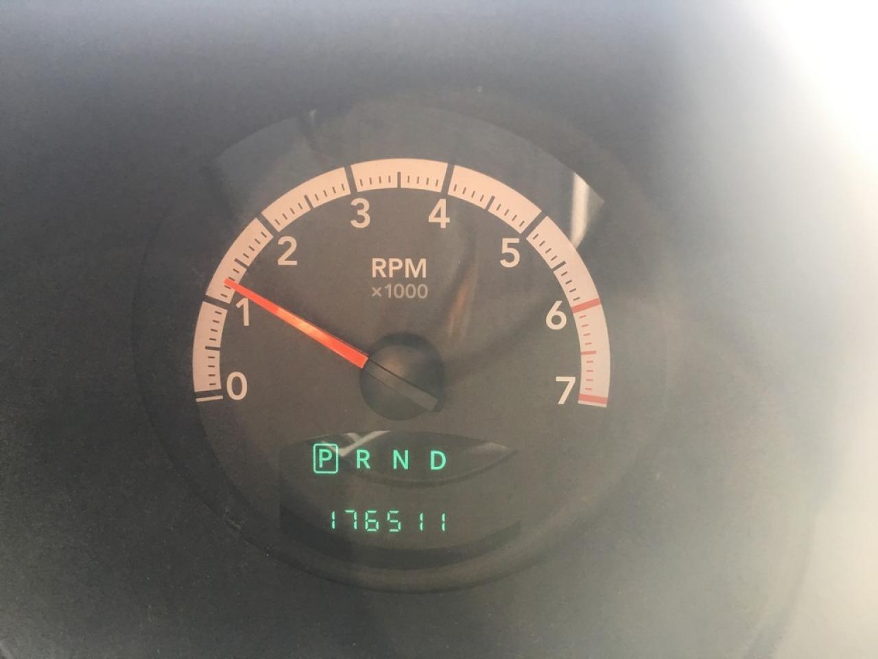 637899