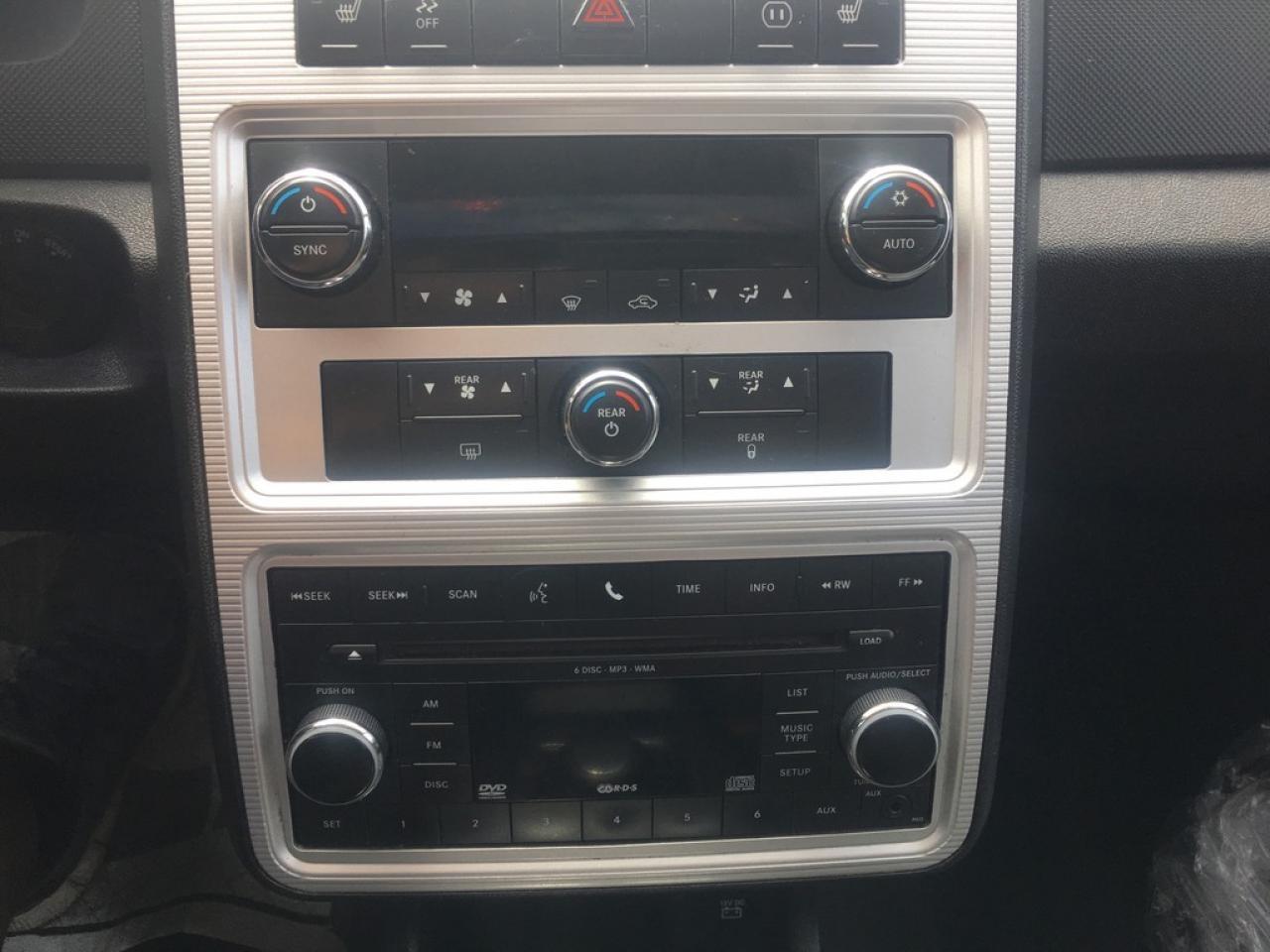 637933