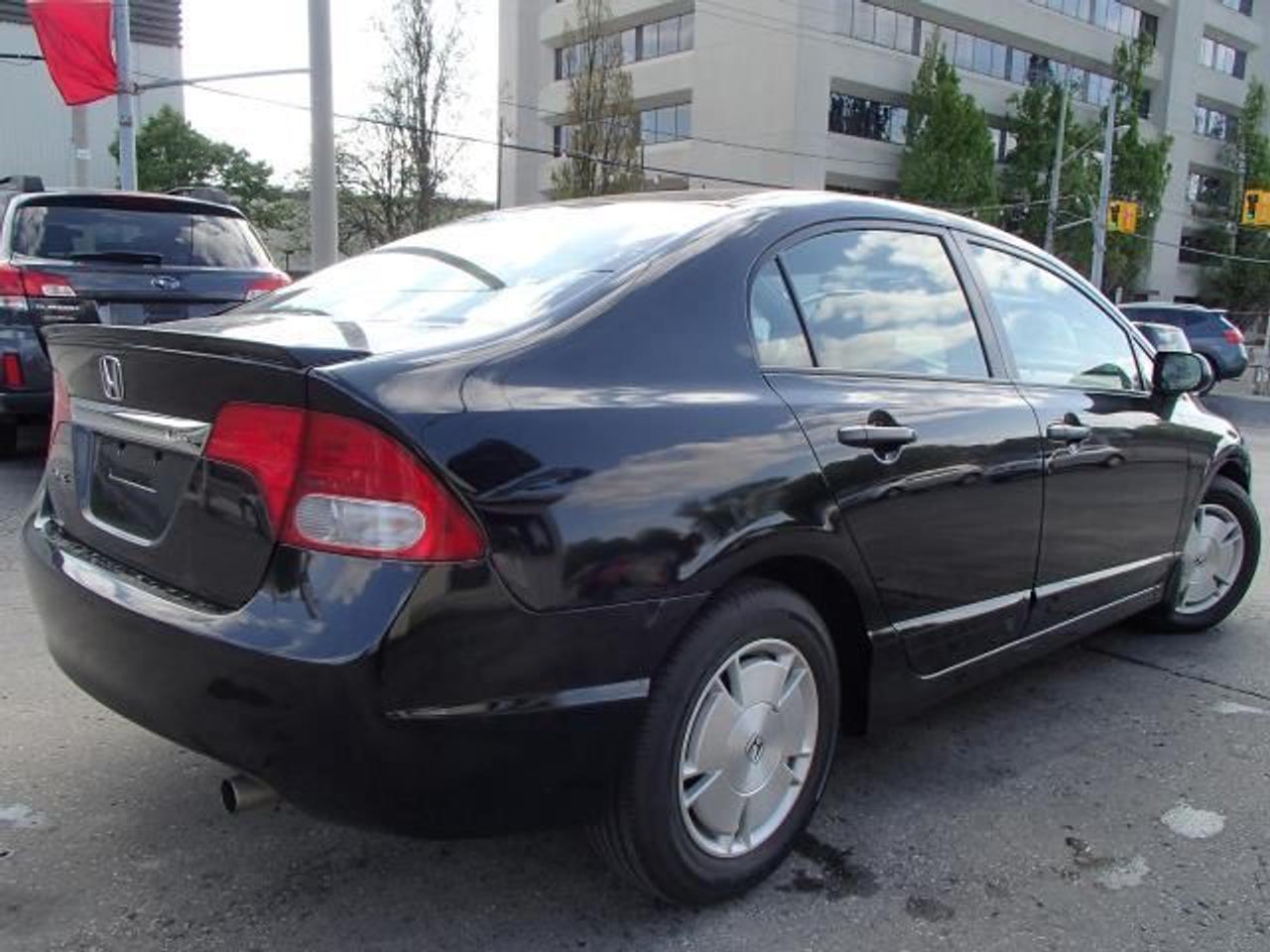638131.11177064