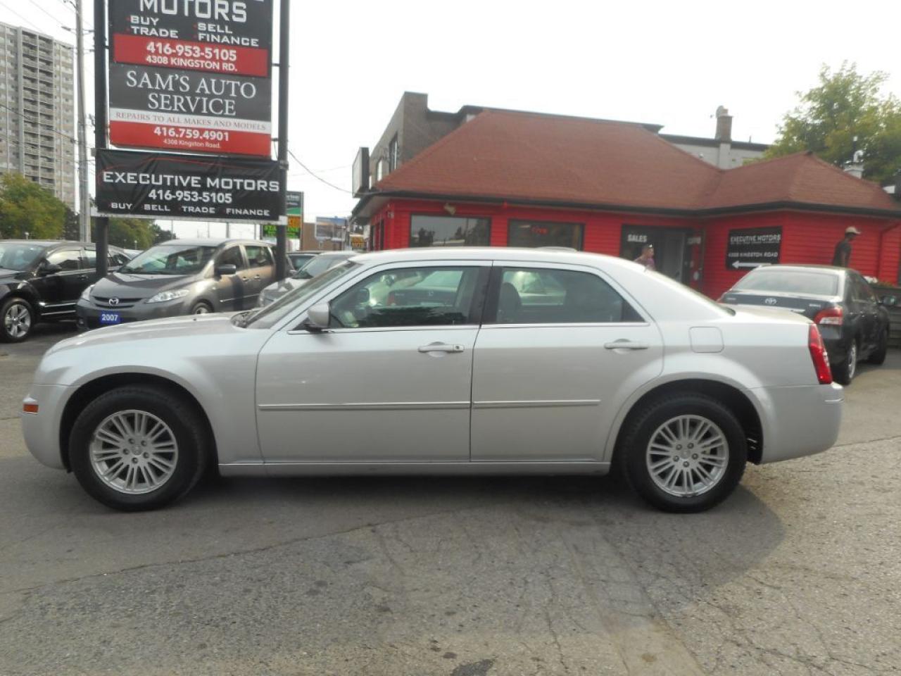 Used 2009 Chrysler 300 Touring for sale in Scarborough, ON