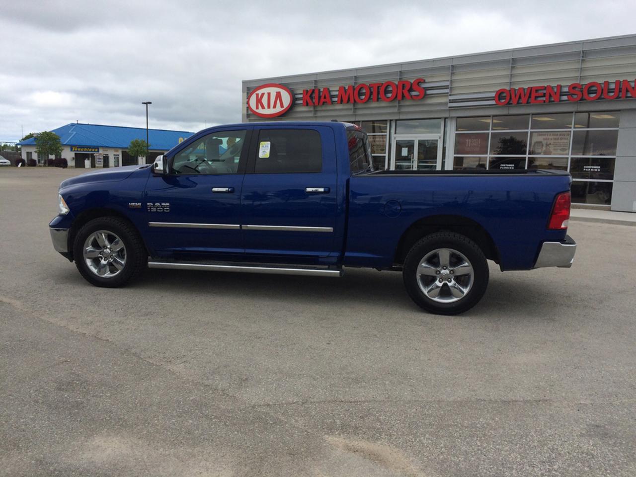 Kia Owen Sound is proud to offer for sale a 2015 Ram 1500 Big Horn with 28695 kms for $35985.00 plus HST & Lic. This truck is a former daily rental vehicle in excellent condition.